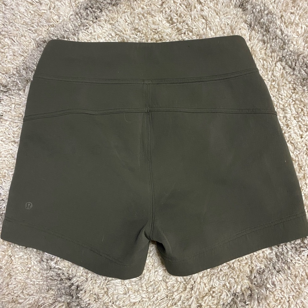 8023 -Flaw Lululemon In-Form Short- Dark Olive- size 4 -3.5” inseam - Picture 2 of 8